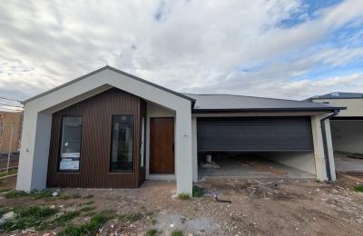 4-Bedroom, 3-Bathroom House for Sale in Fraser Rise, Fraser Rise, VIC