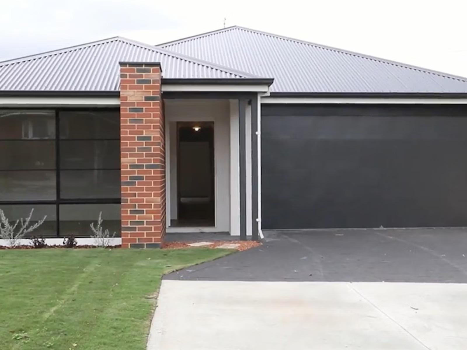 3 Bedroom 3 Bathroom Single Storey House in Bayswater