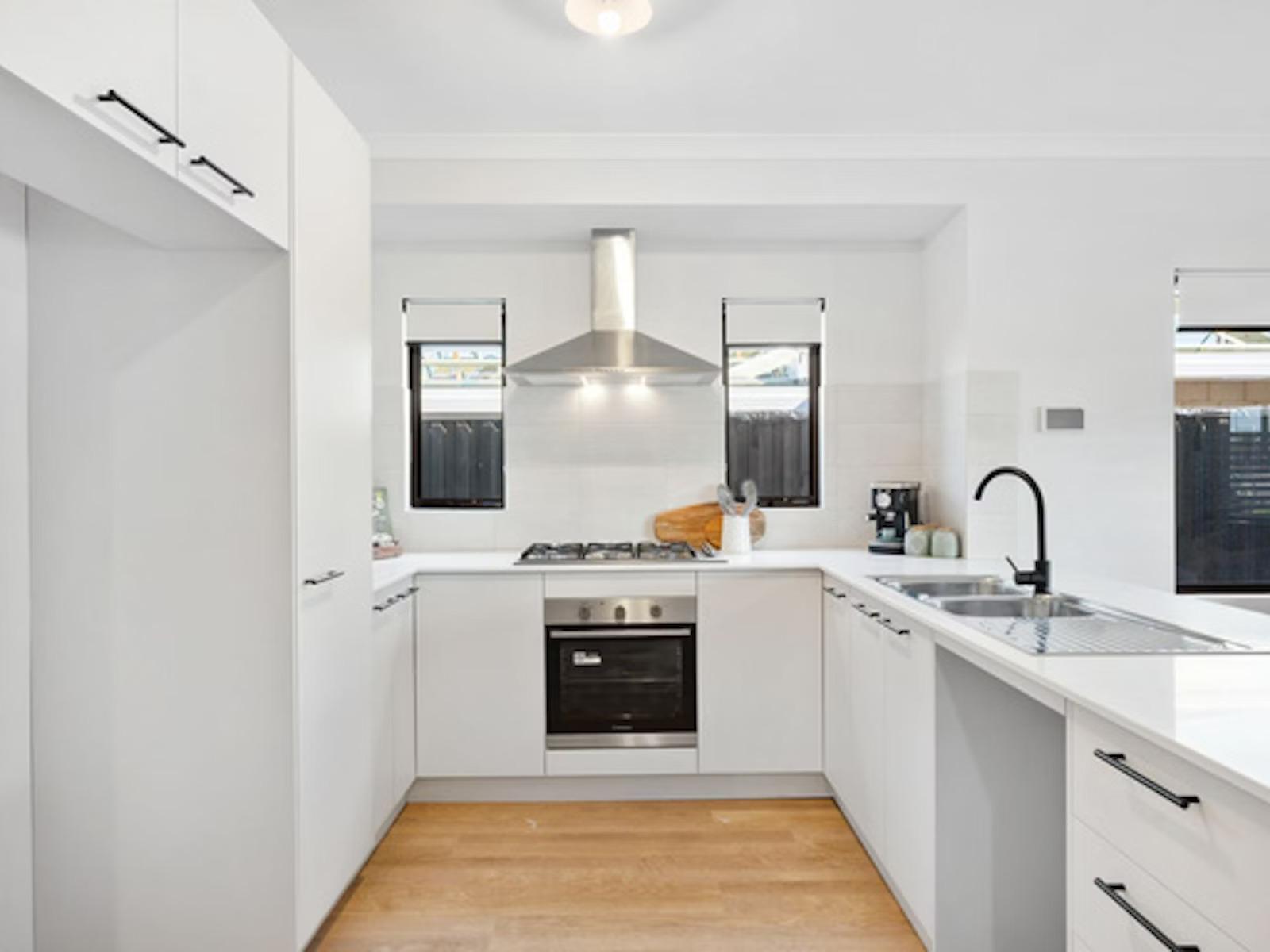 3 Bedroom 3 Bathroom Single Storey House in Bayswater