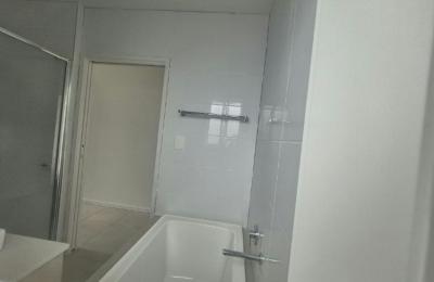 4-Bedroom, 2-Bathroom House in MONTROSE, MORAYFIELD, QLD